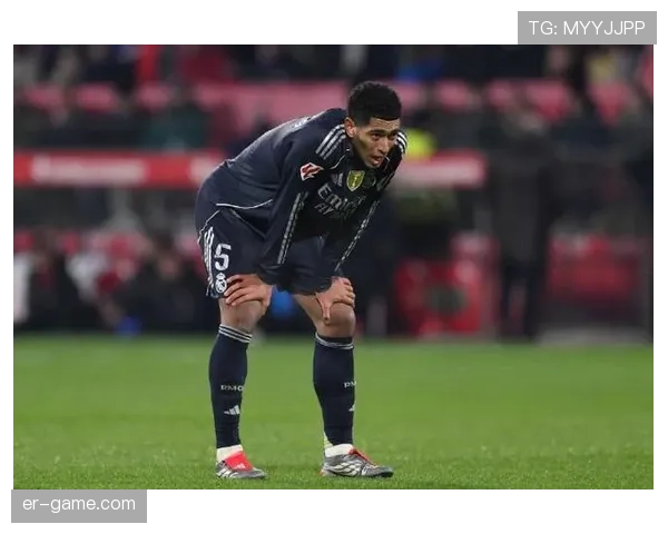 贝林厄姆对阵顶级后腰的对抗能力与技术优势解析