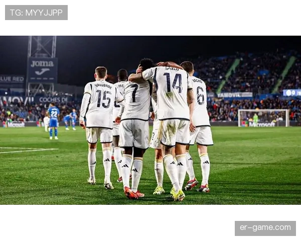 皇马防守稳定性下降,后防体系调整与密集赛程影响逐步显现 皇马防守稳定性下降,后防体系调整与密集赛程影响逐步显现